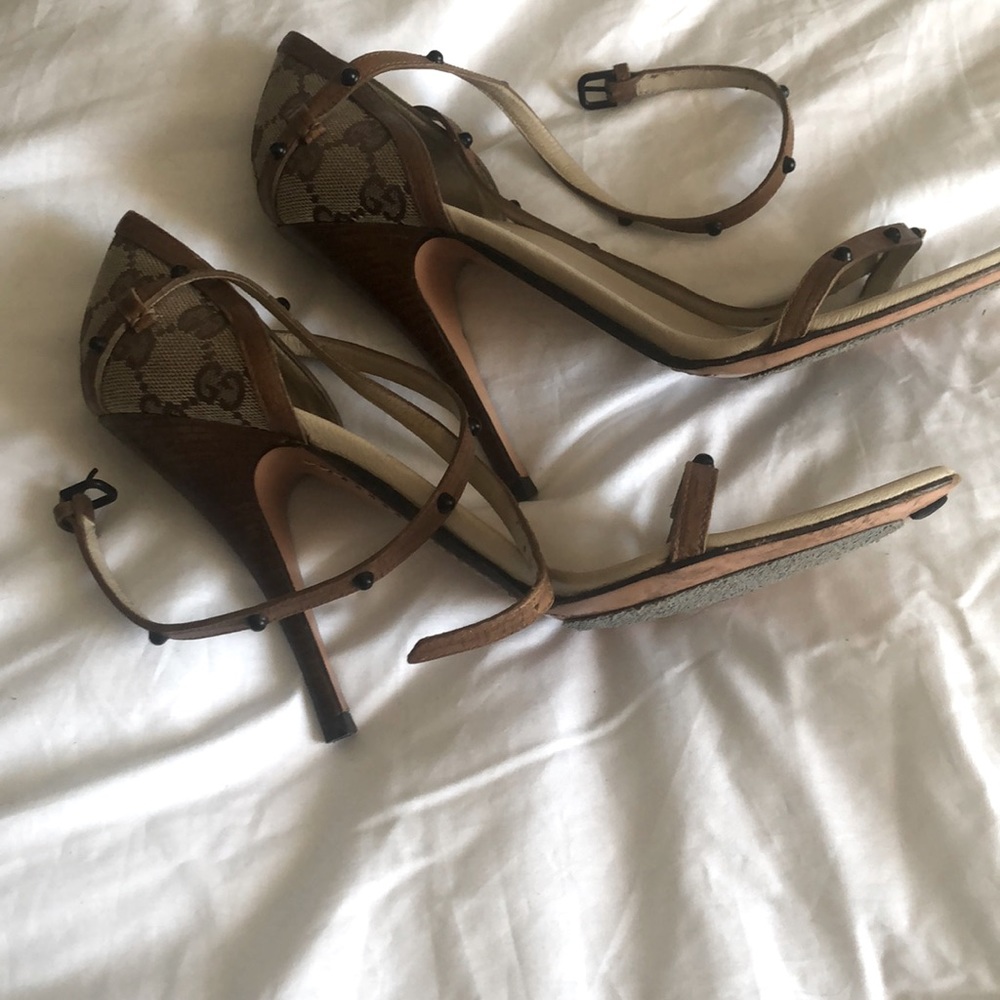Nice Strap heel